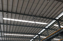 炎炎夏日廠房降溫大型工業(yè)吊扇派上用場(chǎng)了